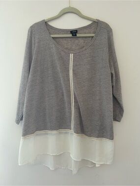 Torrid Size 2 Gray Layered Hem Pullover Top